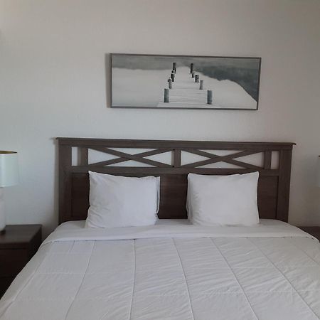 Sandalwood Beach Resort North Redington Beach Экстерьер фото