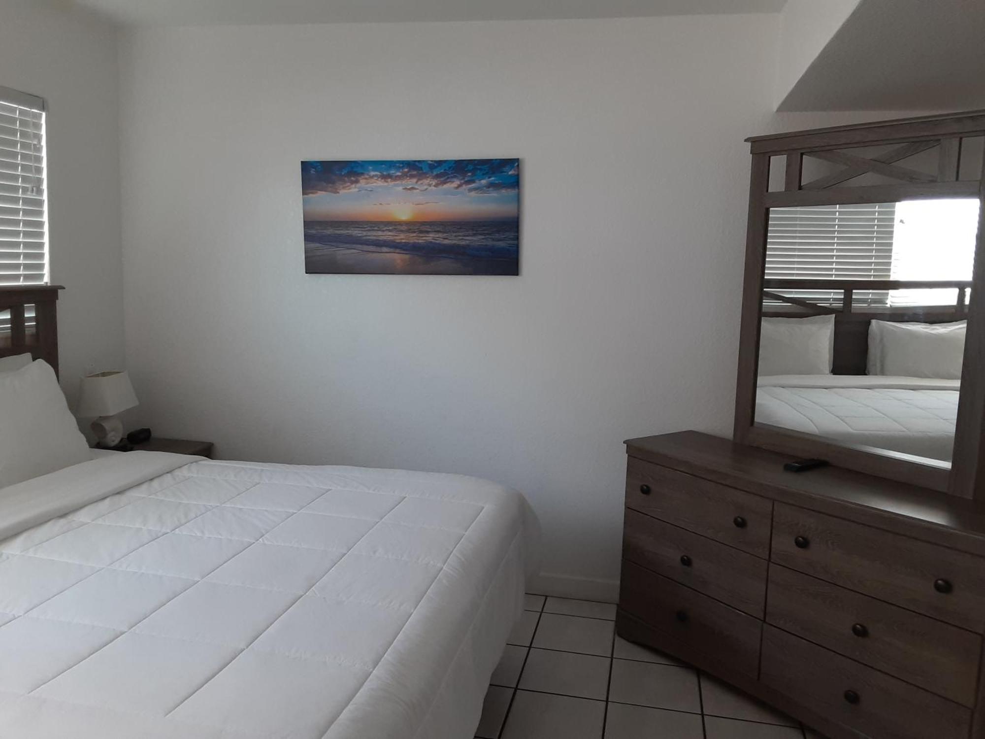 Sandalwood Beach Resort North Redington Beach Экстерьер фото